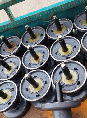 福田雷沃谷神水稻机收割机原厂配件RG40RG50支重轮总成不等宽