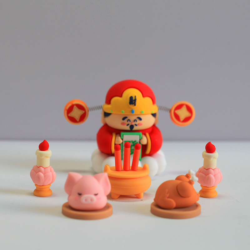 可爱卡通财神爷小神仙办公室工位桌面小摆件招财书桌车载装饰用品