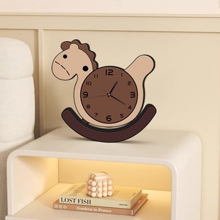 卡通创意时钟摆台式客厅桌面钟表新款爱摇摆静音座钟小