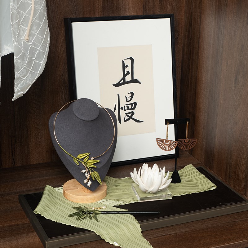 中式样板间衣服摆件轻奢衣帽间软装饰品衣柜展厅托盘组合抱枕鞋帽