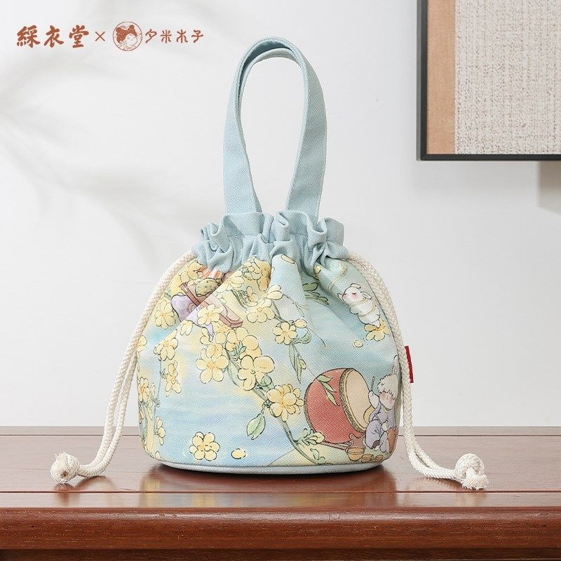 彩衣堂x夕米木子 国风可爱春夏抽绳束口袋手提手拎遛弯包水桶学生,节庆用品/礼品,文化创意包/袋,淘宝优惠券,粉丝福利购,淘宝优惠卷