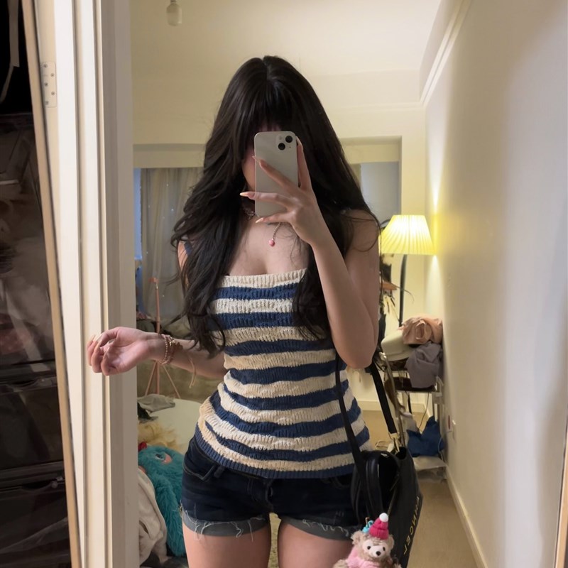 荔桃想睡觉ya漫画身材狠狠拿捏条纹撞色针织吊带背心设计感上衣