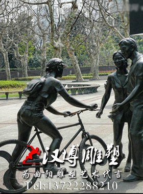 仿铜玻璃钢父女拉手步行人物雕塑海淮海路城市雕塑商业街装饰定制