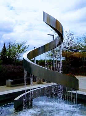 大型不锈钢景观定制厂家镜面抽象圆环水景摆件房地产喷泉水幕雕塑