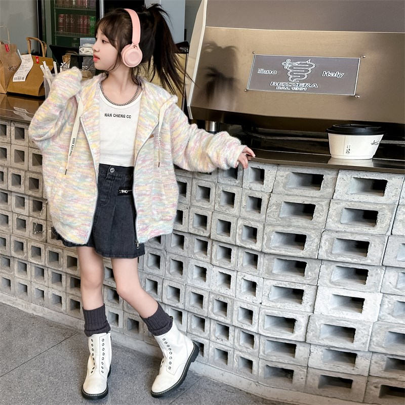 女童秋装外套2024新款女孩洋气儿童春秋彩虹条纹针织连帽开衫上衣
