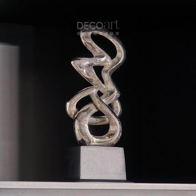 邸高样板间家具展厅书柜搭配推荐 金属雕塑挂画书架书档创意