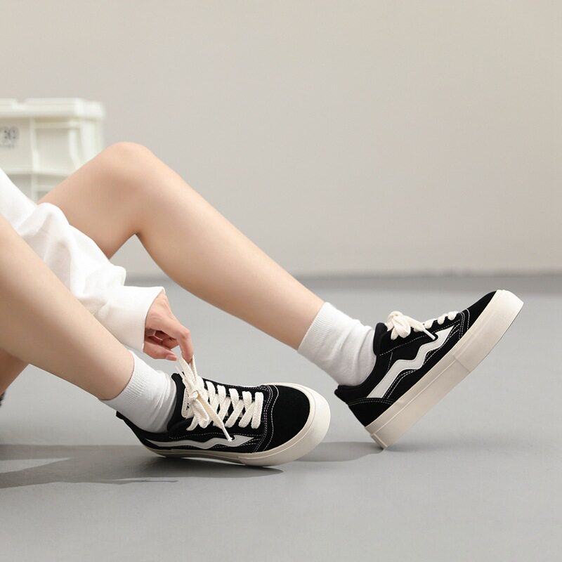 ZHR撞色拼接厚底板鞋女2025新款学院经典黑白运动休闲鞋韩版百搭