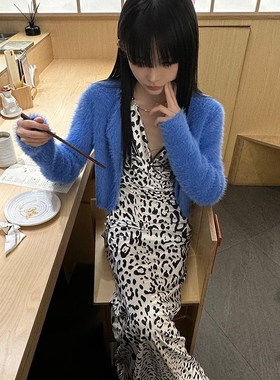 Common in 0120巨显白!克莱因蓝针织外套女秋冬圆领毛织开衫上衣