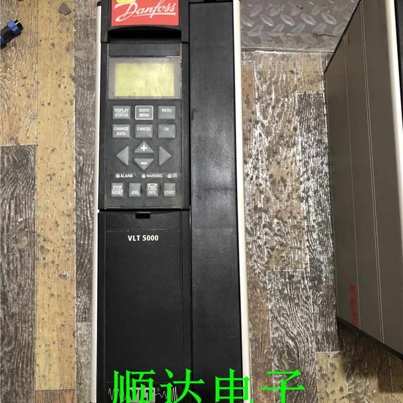 丹佛斯变频器 VLT5000 5.5KW 380V VLT5008PT5B20STR3DLF30A00C1