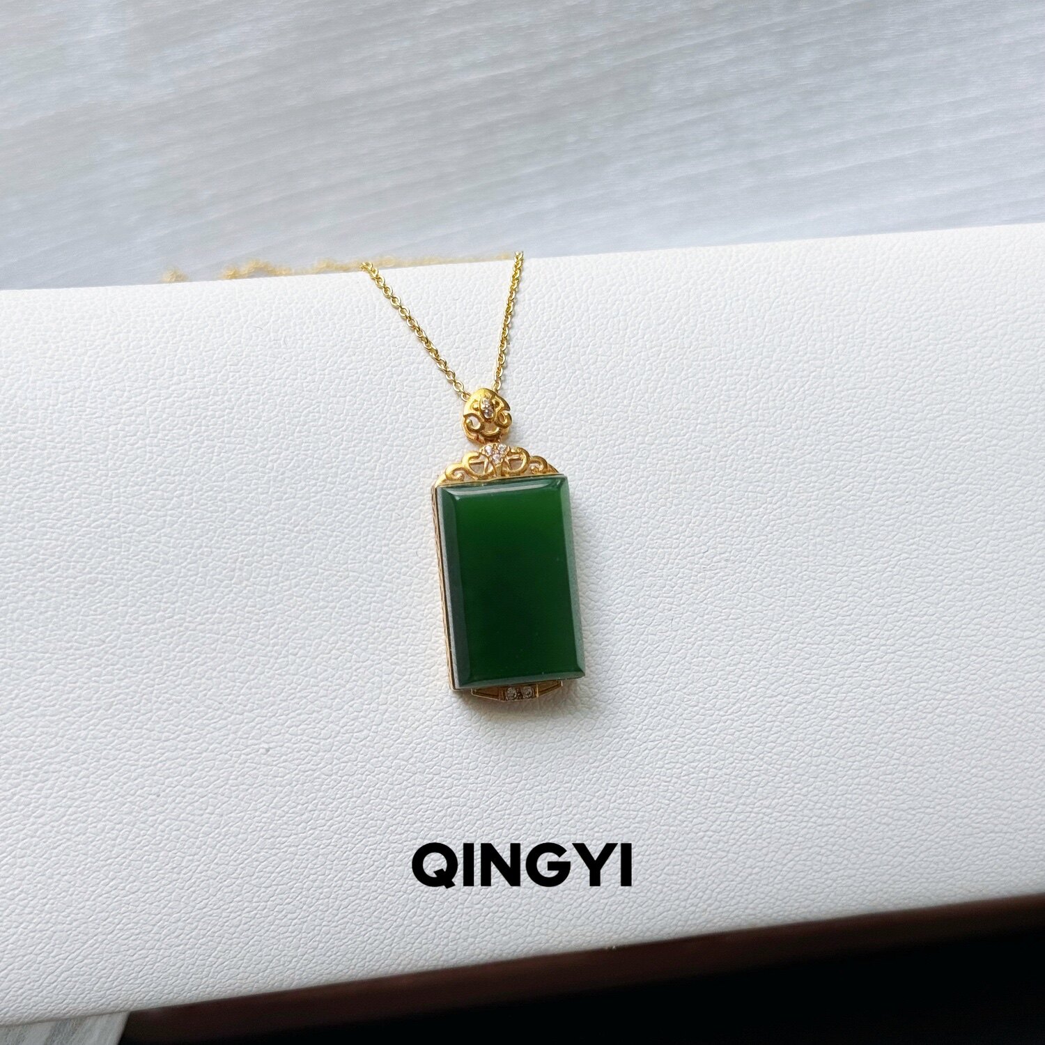 天然俄料和田玉碧玉无事牌吊坠18k金女款方牌玉石挂件送朋友礼物