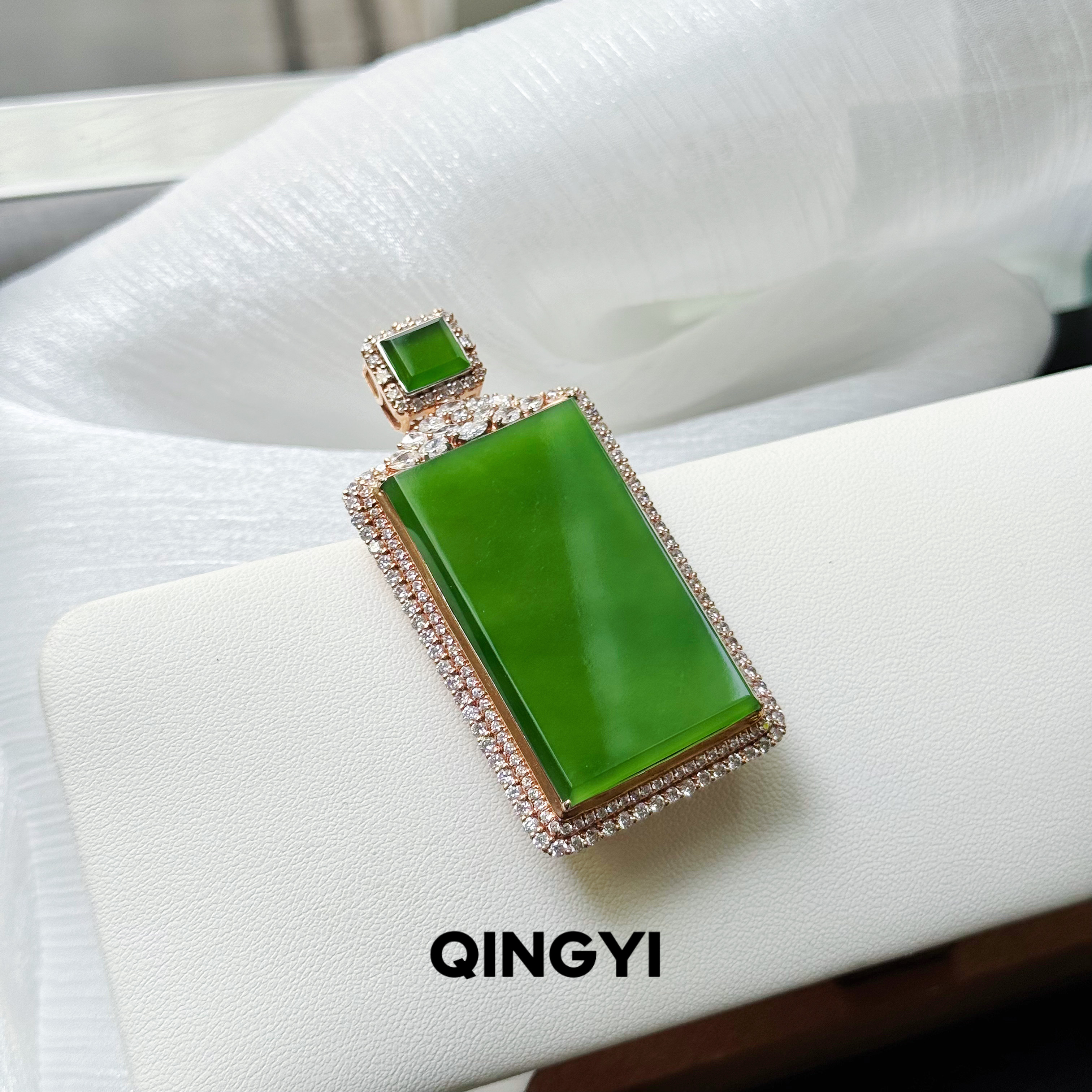 天然俄料和田玉碧玉无事牌吊坠18k金镶嵌男女款阳绿玉石平安挂件