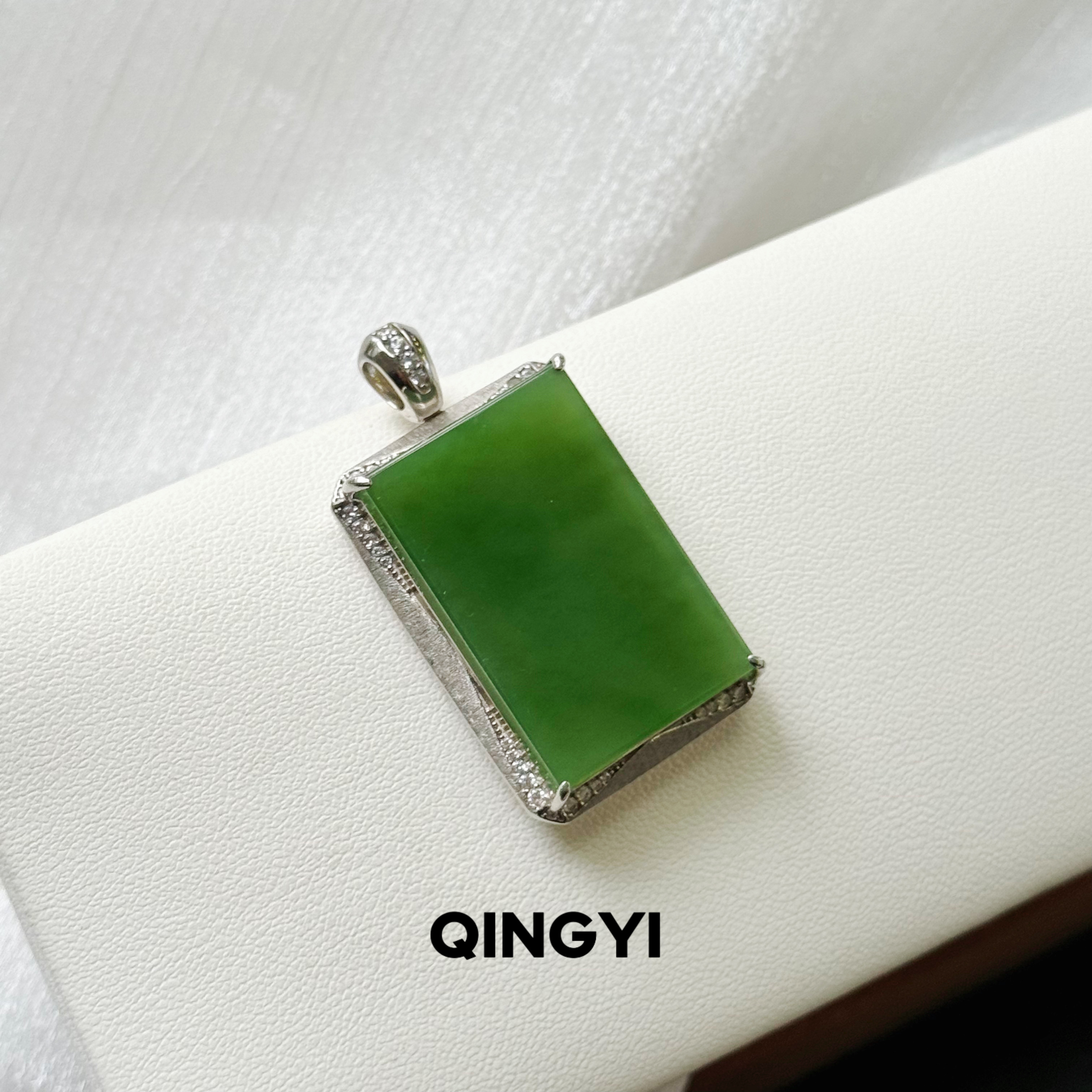 天然俄料和田玉碧玉方形吊坠s925银轻奢阳绿女款无事牌玉石挂件
