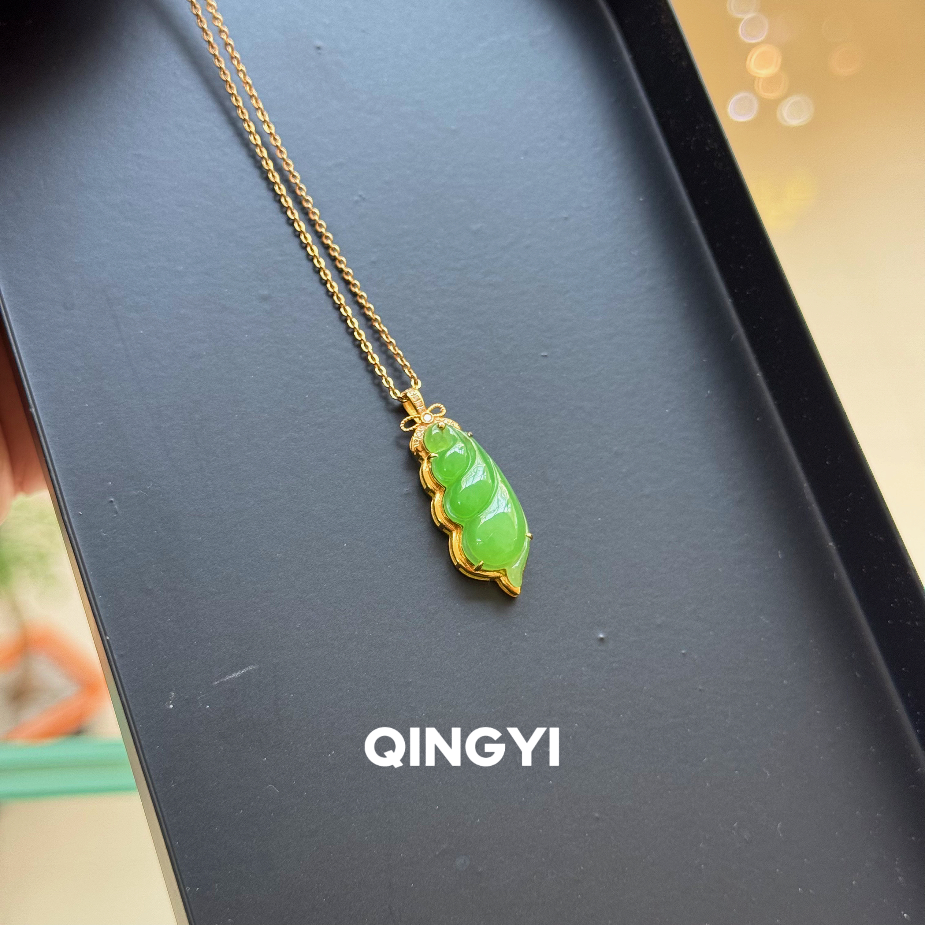 天然俄料和田玉碧玉苹果绿福豆吊坠 18k金镶平安豆玉石挂件女款