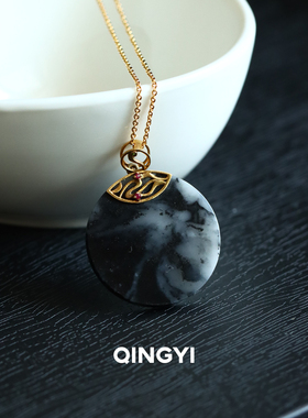 18k金和田玉水墨青花圆牌吊坠女