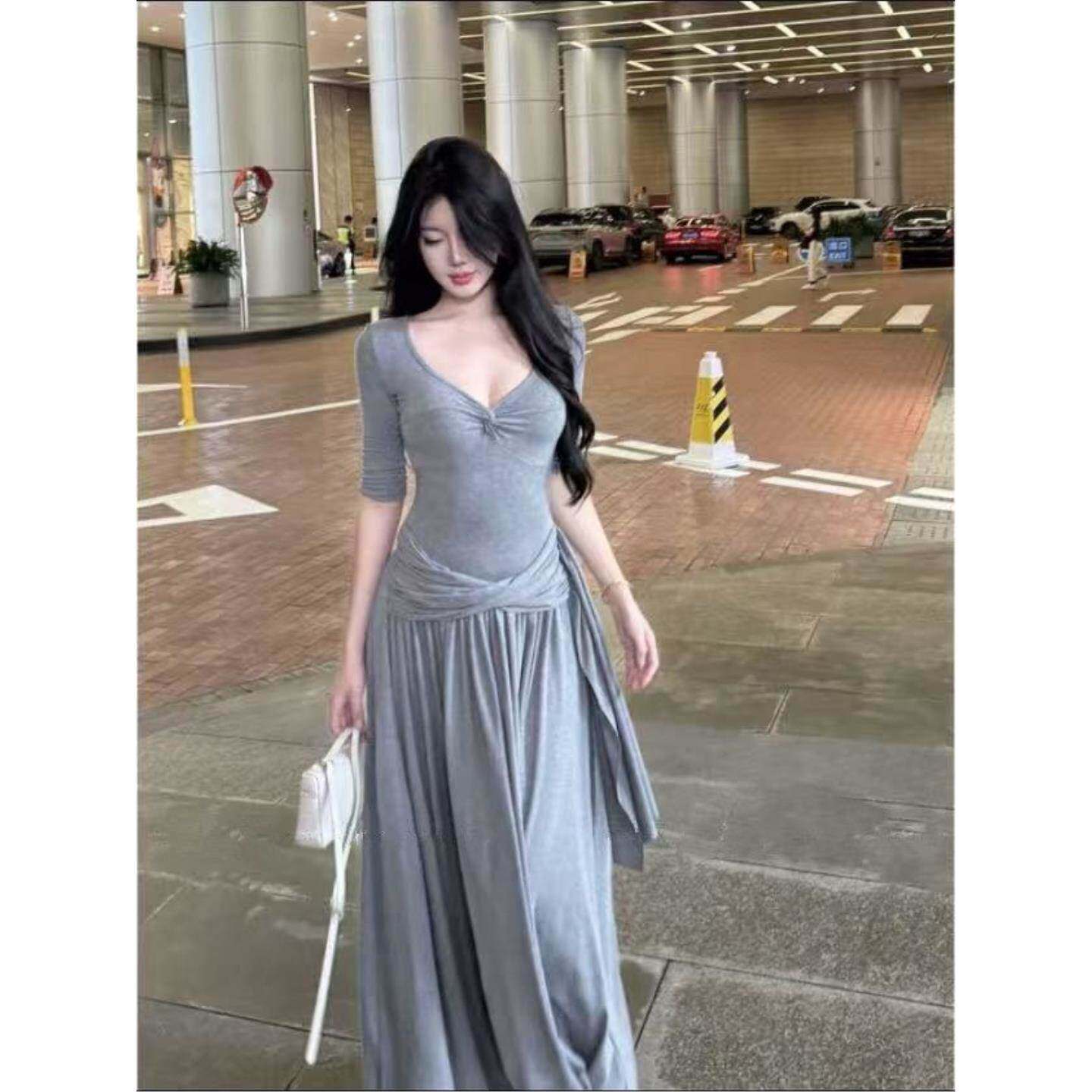 灰色V领连衣裙女夏季纯欲风温柔慵懒气质修身显瘦绝美超好看长裙