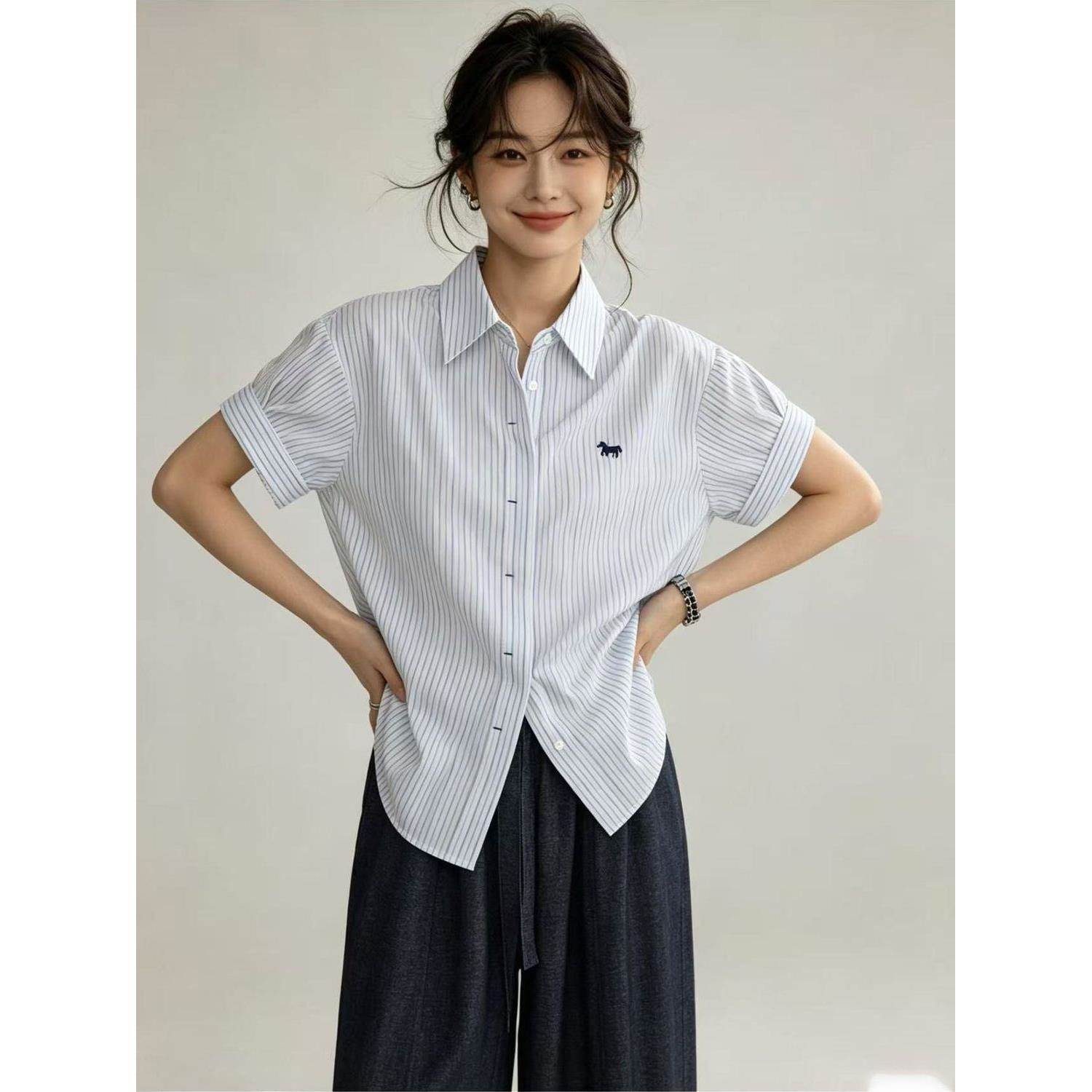 蓝白条纹短袖衬衫女夏季新款韩版宽松显瘦刺绣小马通勤百搭上衣