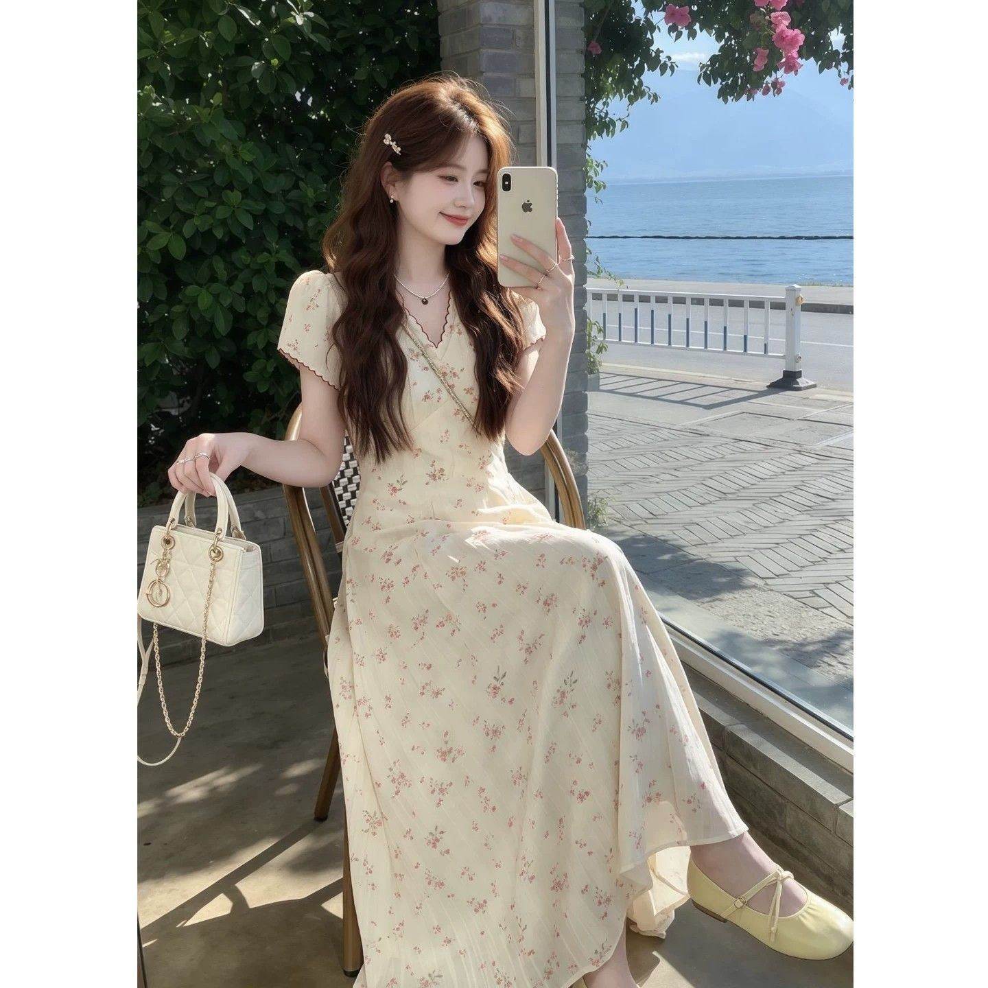法式漂亮v领碎花连衣裙子女夏季2026新款巨好看绝美收腰显瘦长裙
