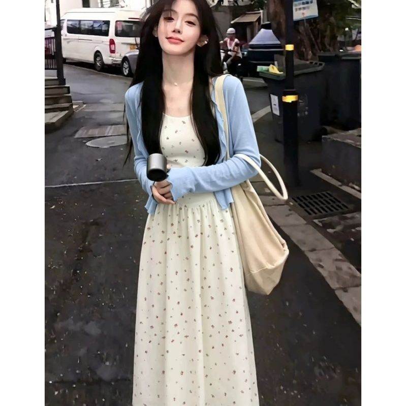 夏天白色碎花吊带连衣裙女夏日绝美独特别漂亮掐腰小长裙子