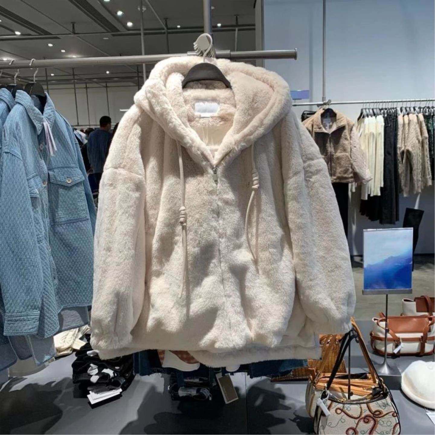 女士外套上衣秋冬新款毛绒绒连帽羊羔毛保暖宽松百搭加厚减龄洋气