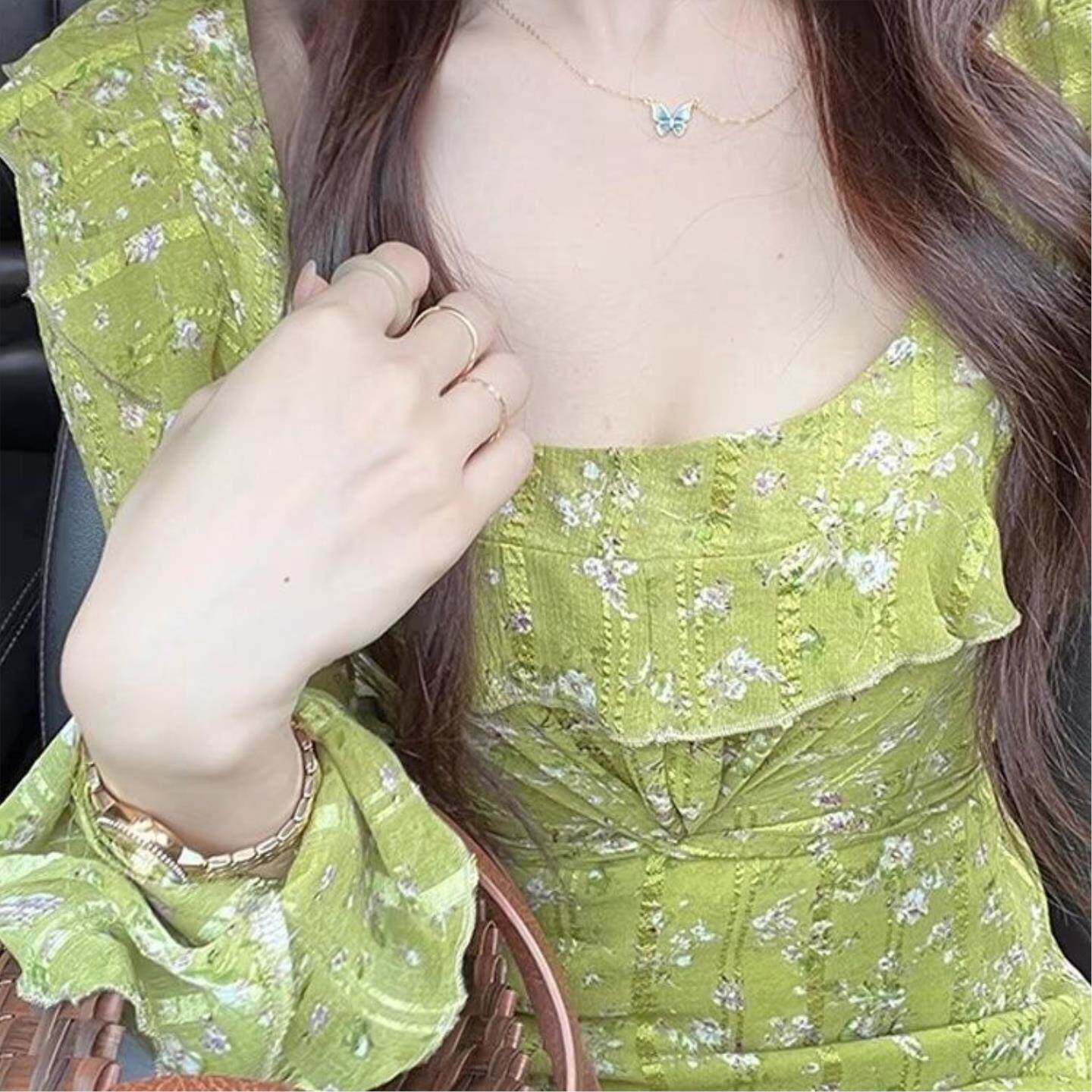 牛油果碎花连衣裙2026春新款复古法式显白荷叶边显瘦长袖绿色裙子