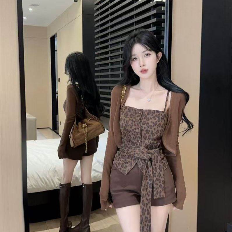 豹纹吊带背心秋季收腰系带方领上衣外搭棕色针织开衫纯欲两件套装