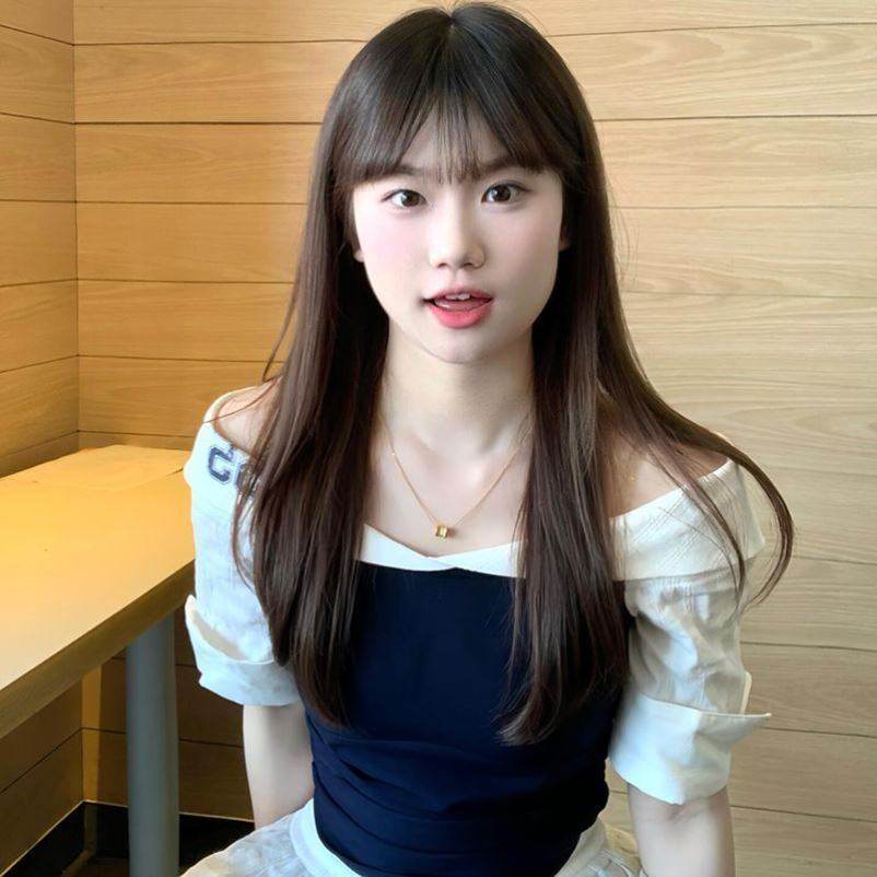 韩系撞色拼接一字肩短袖t恤女夏季修身显瘦设计感露肩半袖上衣