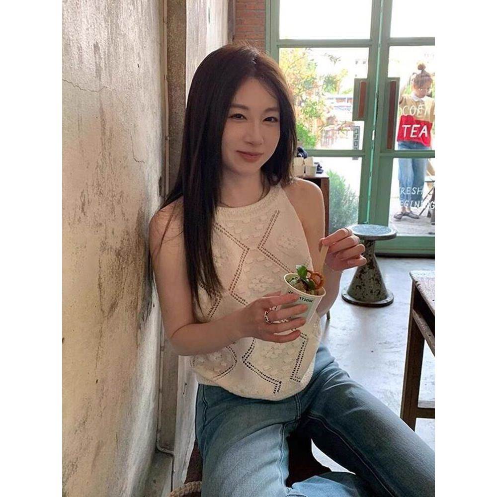韩系温柔无袖上衣小众镂空设计感复古显瘦挂脖吊带女百搭纯欲背心