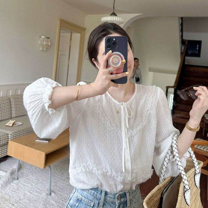 春秋2026年新款波点蝴蝶结系带灯笼袖衬衫女洋气蕾丝拼接花边上衣