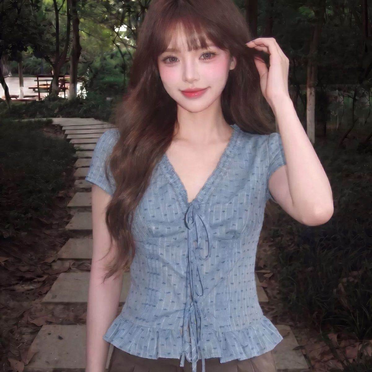 韩系波点v领短袖衬衫女夏季设计感小众荷叶边修身小衫蓝色上衣