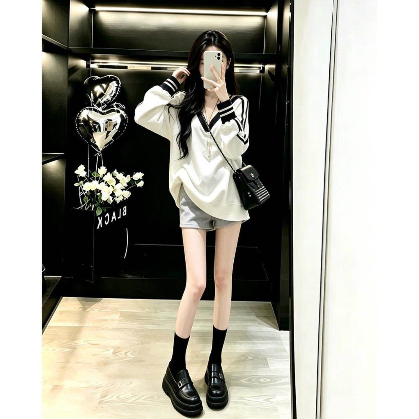 白色V领长袖卫衣女秋冬新款韩版时尚洋气宽松显瘦高级感漂亮上衣