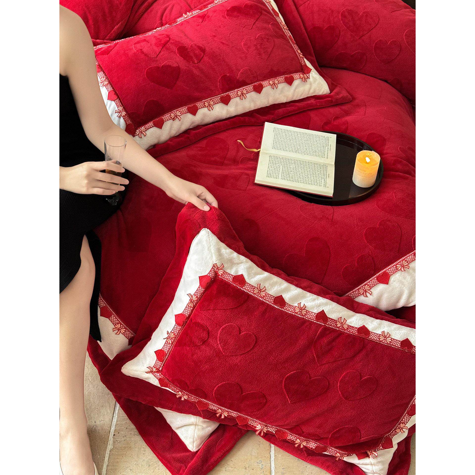 雕花爱心床牛奶绒婚庆件套加厚冬结季宝宝绒红色婚被FYN套床四单