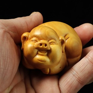 黄杨木雕生肖猪工艺品实木手把件家居饰品茶宠本命年福猪