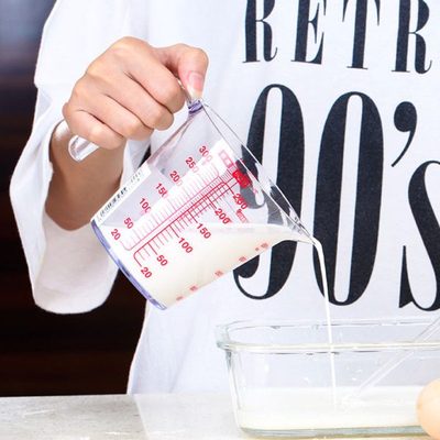 牛奶计量杯克数毫升量杯带刻度量面粉用塑料标准厨房小号家用耐热