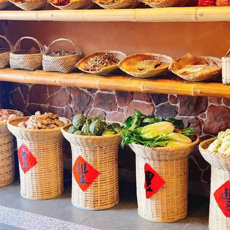 竹皮竹编明档展示陈列箩筐怀旧饭店门口蔬菜摆放竹筐篓子装饰道具