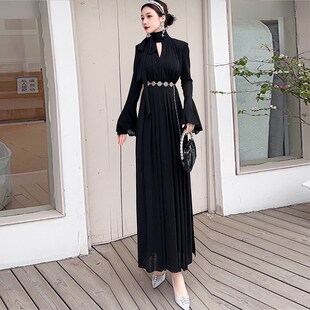 气质显瘦喇叭袖长袖内搭垂感冬天连衣裙女新款小妈感收腰大摆长裙