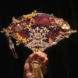 子冯银HUT婷原装礼服红色婚礼子古风秀和国婚礼新娘团扇手扇工中