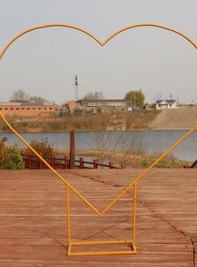 新款婚庆道具铁艺形背拱门舞台布置创意景背心景ELO形求婚心气球