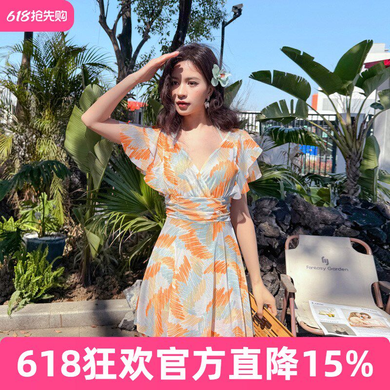 泳衣女2025新款连体遮肉显瘦高级感遮肚绝美大码温泉度假女士泳装