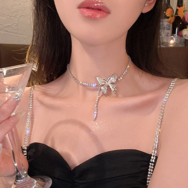 闪钻蝴蝶项链女款轻奢小众设计2026新款爆款潮高级感锁骨链颈链春
