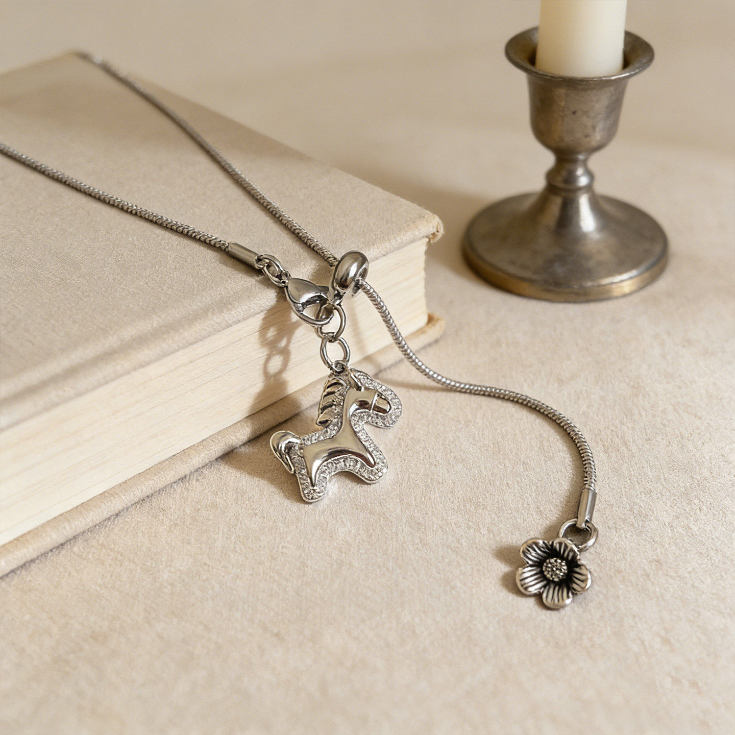 马上有钱银色马年项链女款2026新款秋冬毛衣链轻奢高级感衣服配饰