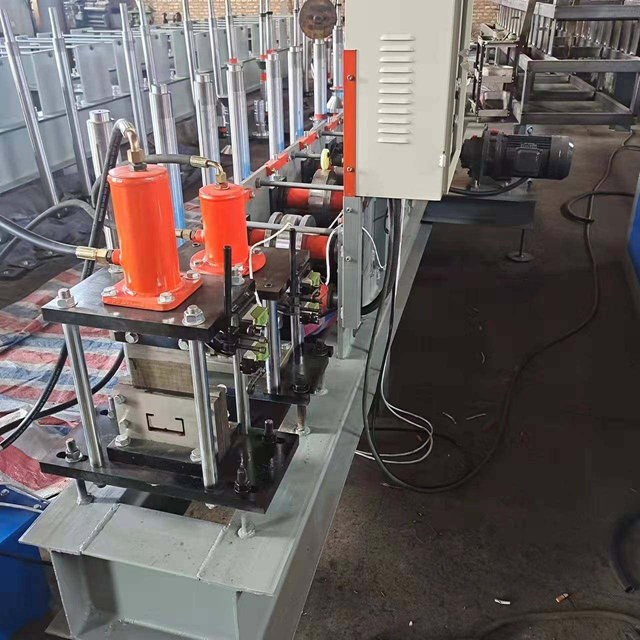 冷弯机械C型钢檩条机带八字压筋带冲孔C型钢成型机设备