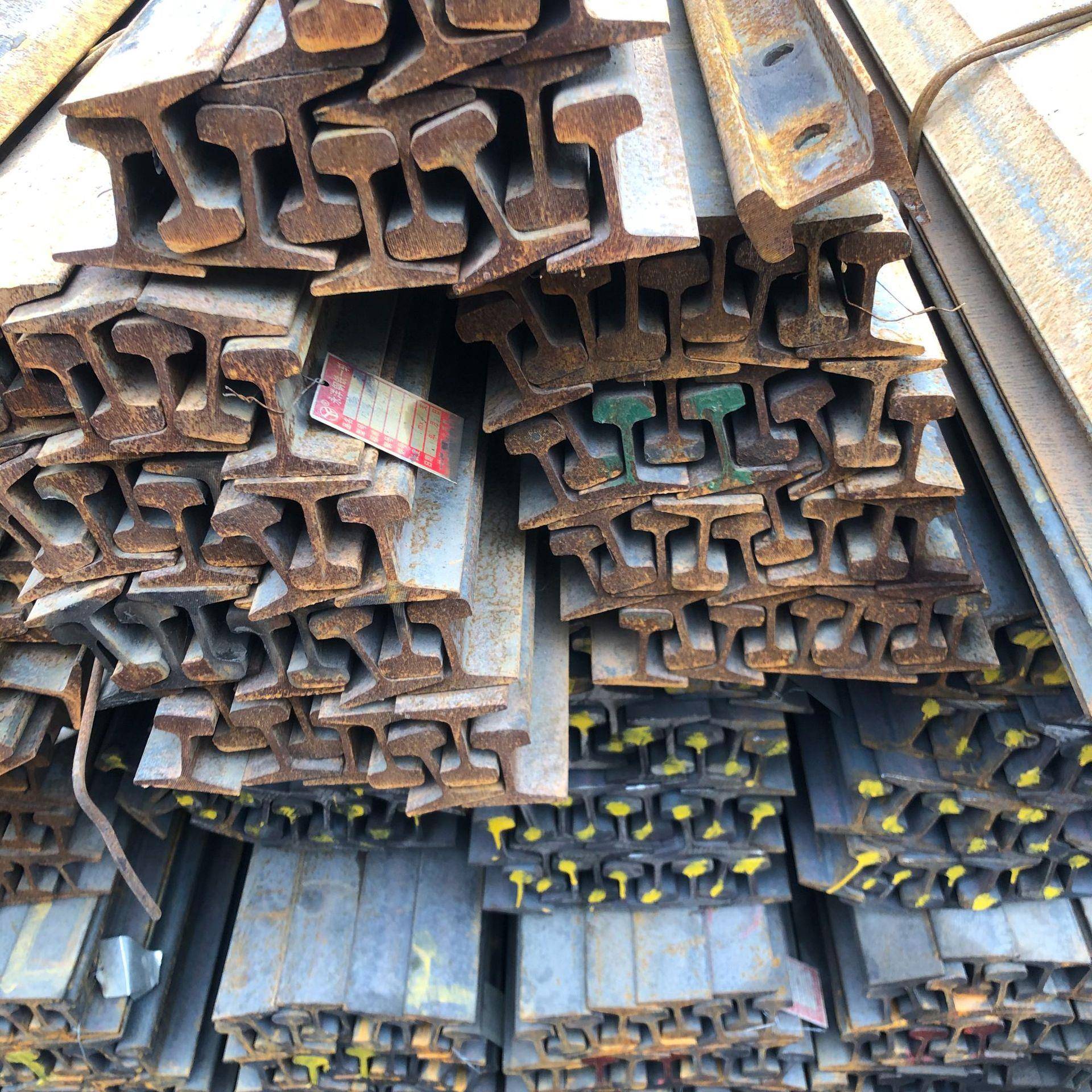 钢轨厂家直供铁路/起重机轨道钢耐腐蚀高强耐磨攀钢规格齐全