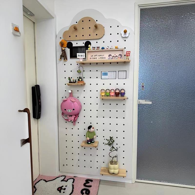 玄关云朵洞洞板定制置物架实木墙上装饰挂衣入户木质收纳展示架子