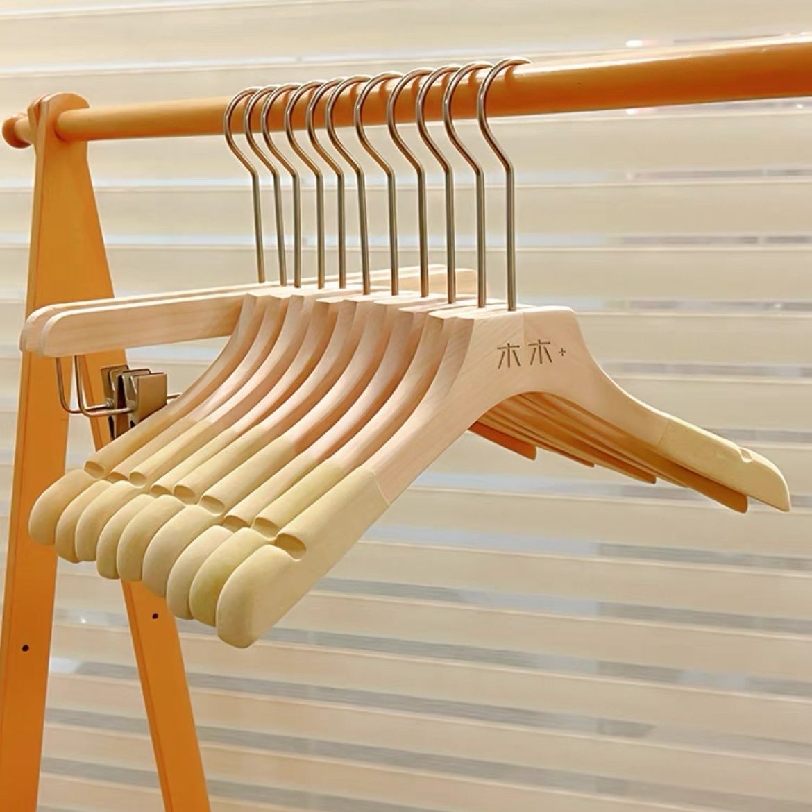 衣架服装店衣架挂衣服架子摆地摊大人衣挂刻字衣架防滑无痕木衣挂