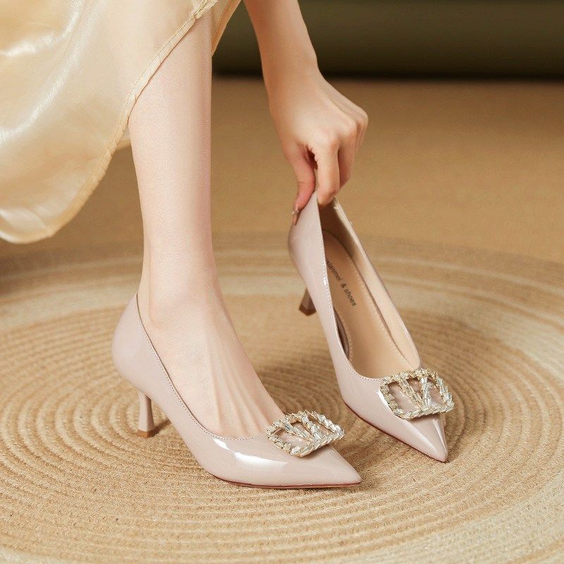 法式少女裸色高跟鞋2024年新款漆皮V扣气质尖头浅口水钻细跟单鞋,女鞋,浅口单鞋,淘宝优惠券,粉丝福利购,淘宝优惠卷