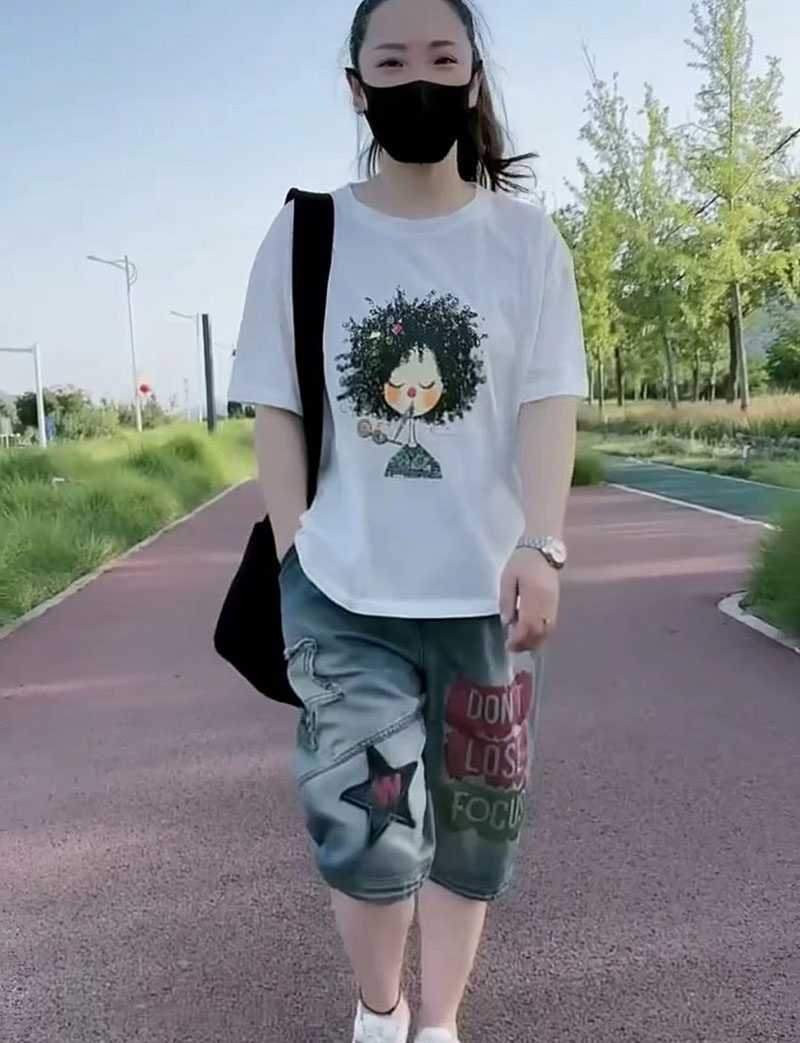 时尚两件套装女2024年夏季新款薄款I印花T恤+水洗牛仔五分裤潮
