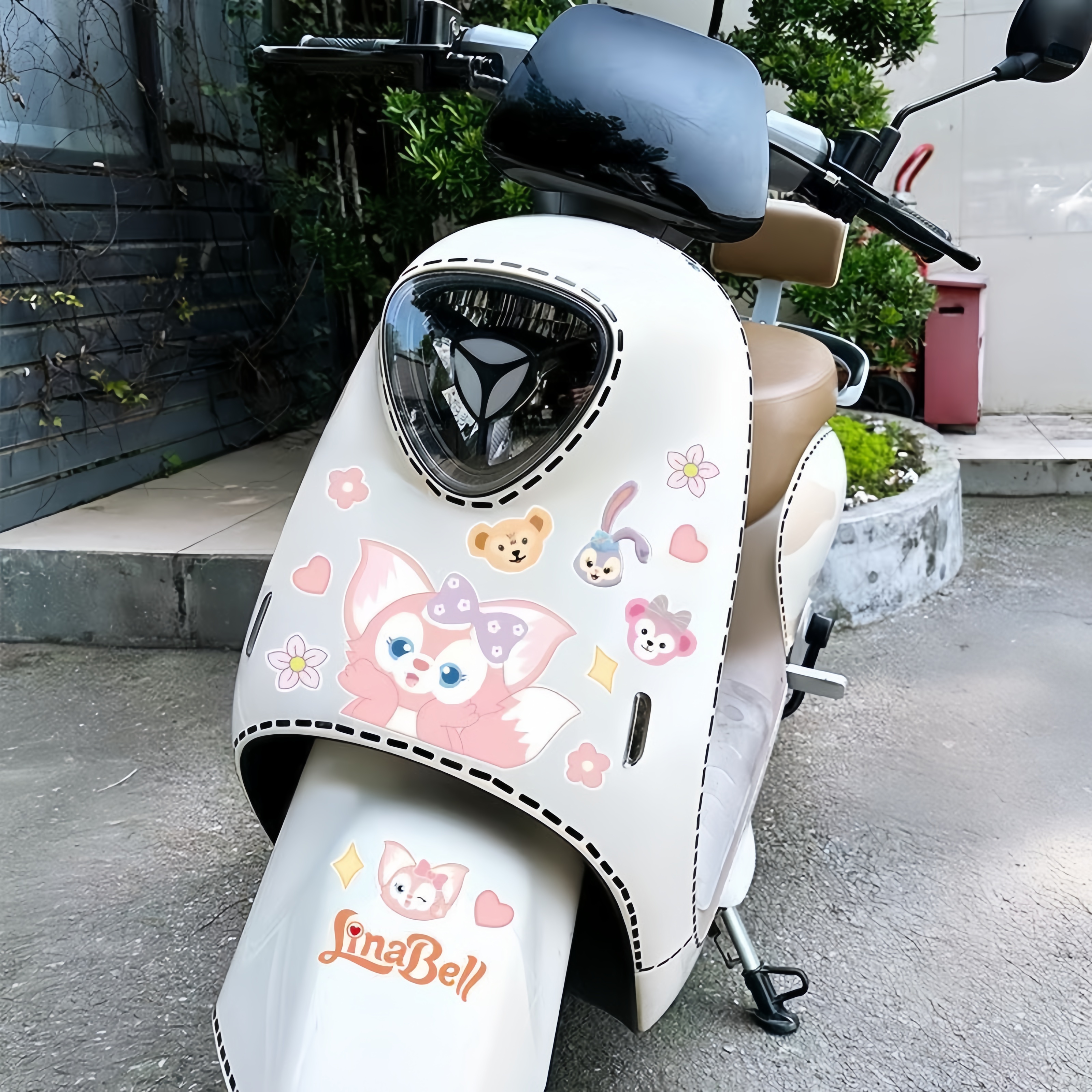 这辆小电瓶车车贴太可爱了！