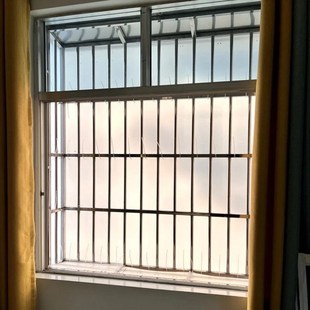 阳台磨砂半透明不锈钢窗户防盗板pp磨砂半透明雨水隔离防风板