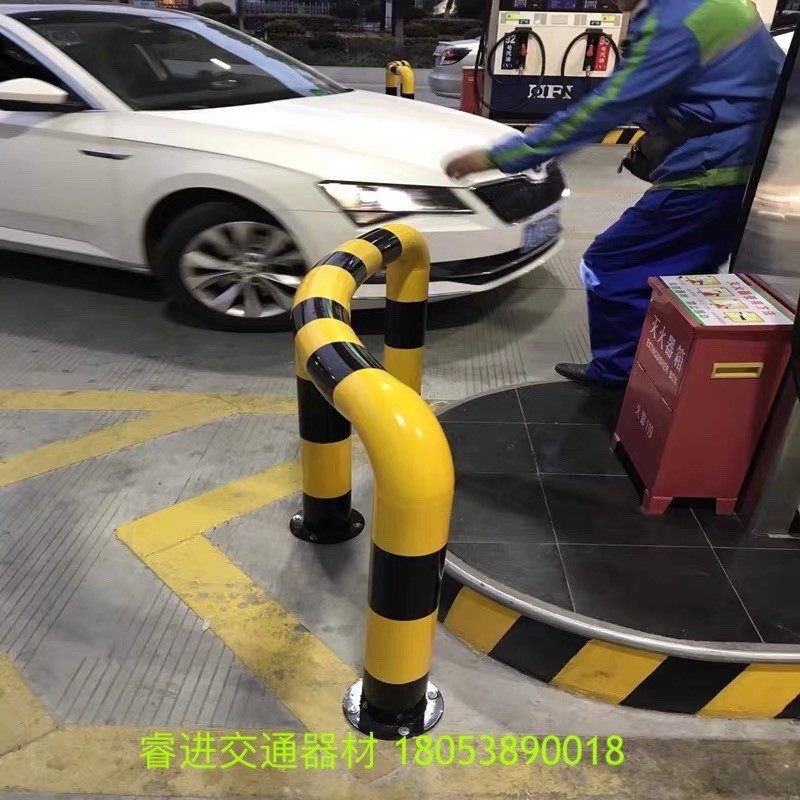 定制加油站防撞柱U型M型弧形防撞护栏车位隔离桩警示柱道路防护栏
