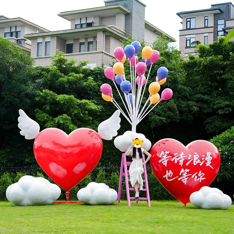 户外大型爱心雕塑网红拍照打卡装置大型商场美陈装饰景区草坪摆件